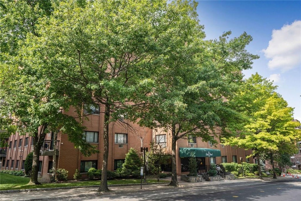 1 of 1 - 21 Lake St. # 2ee, White Plains, NY