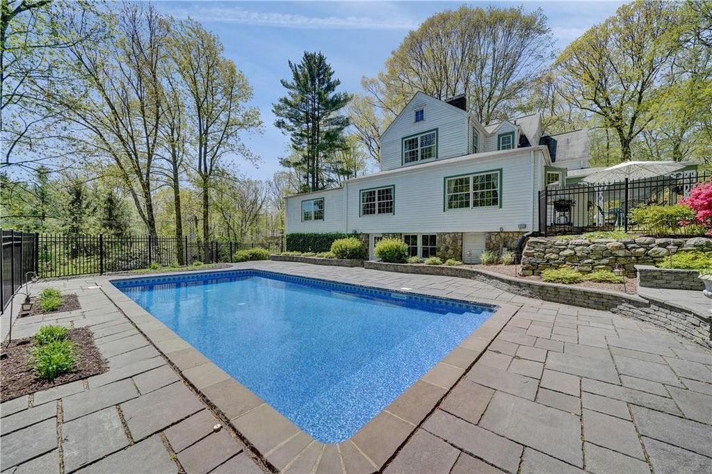 1 of 1 - 5 Cherry Lane, Airmont, NY