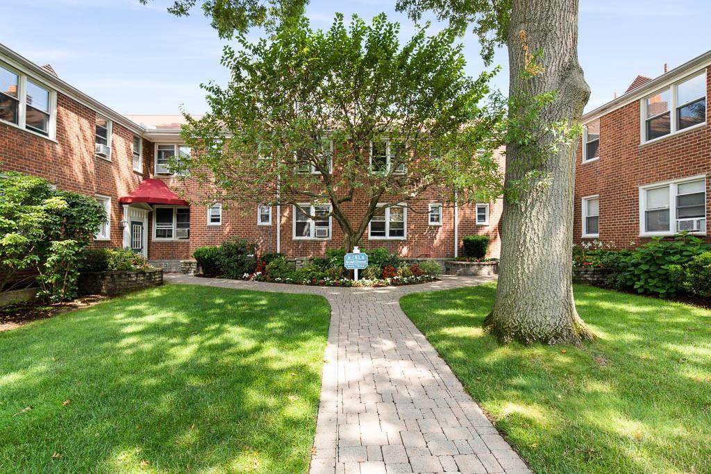 1 of 1 - 8 Bryant Crescent # 2i, White Plains, NY