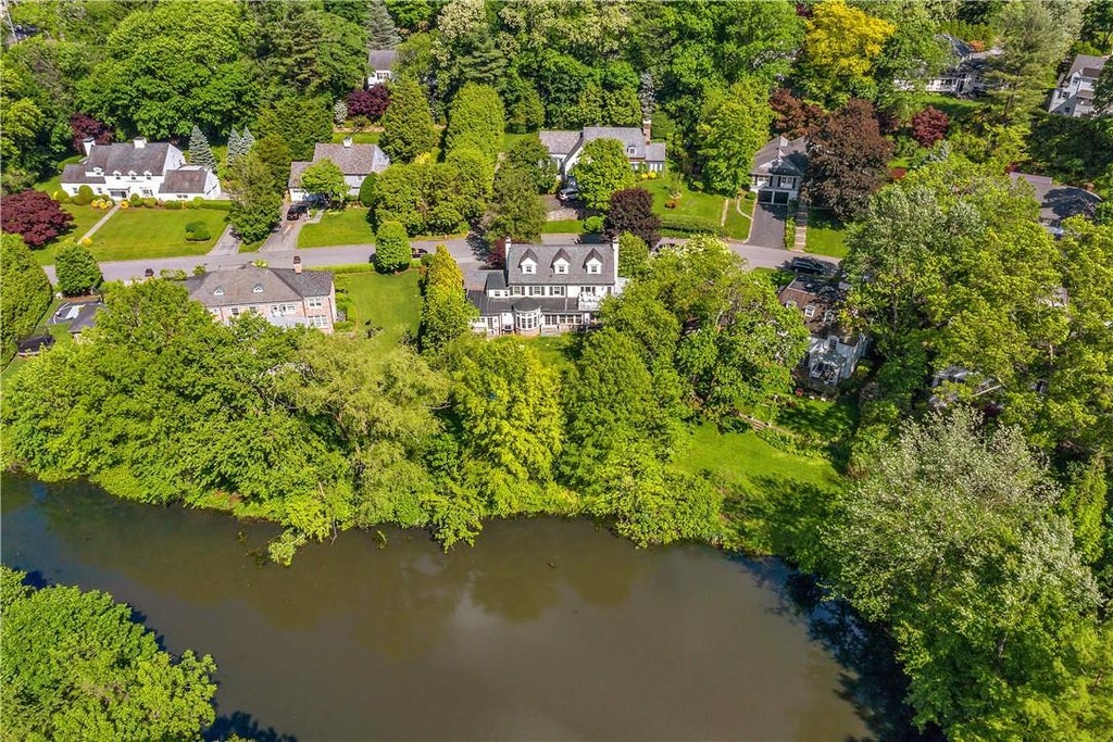 1 of 1 - 17 Taunton Road, Scarsdale, NY