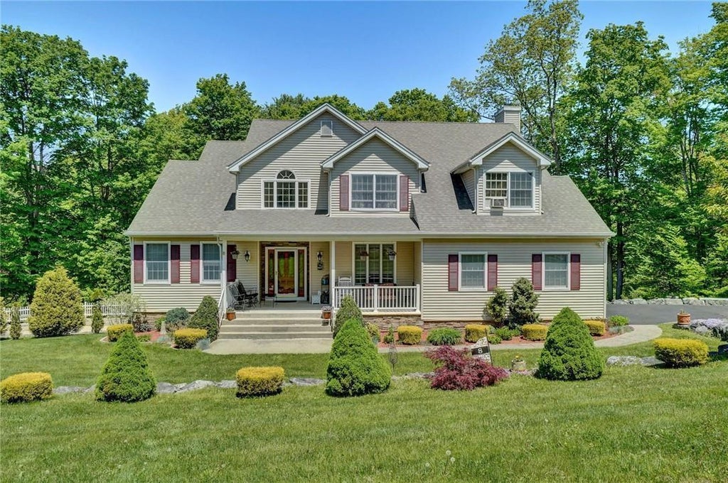 1 of 1 - 8 Timberline Court, Putnam Valley, NY