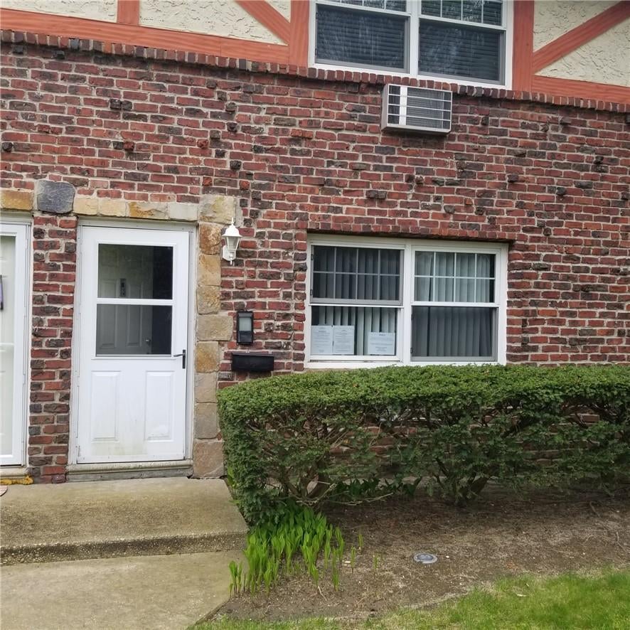 1 of 1 - 7 Glen Hollow Drive # B-40, Holtsville, NY