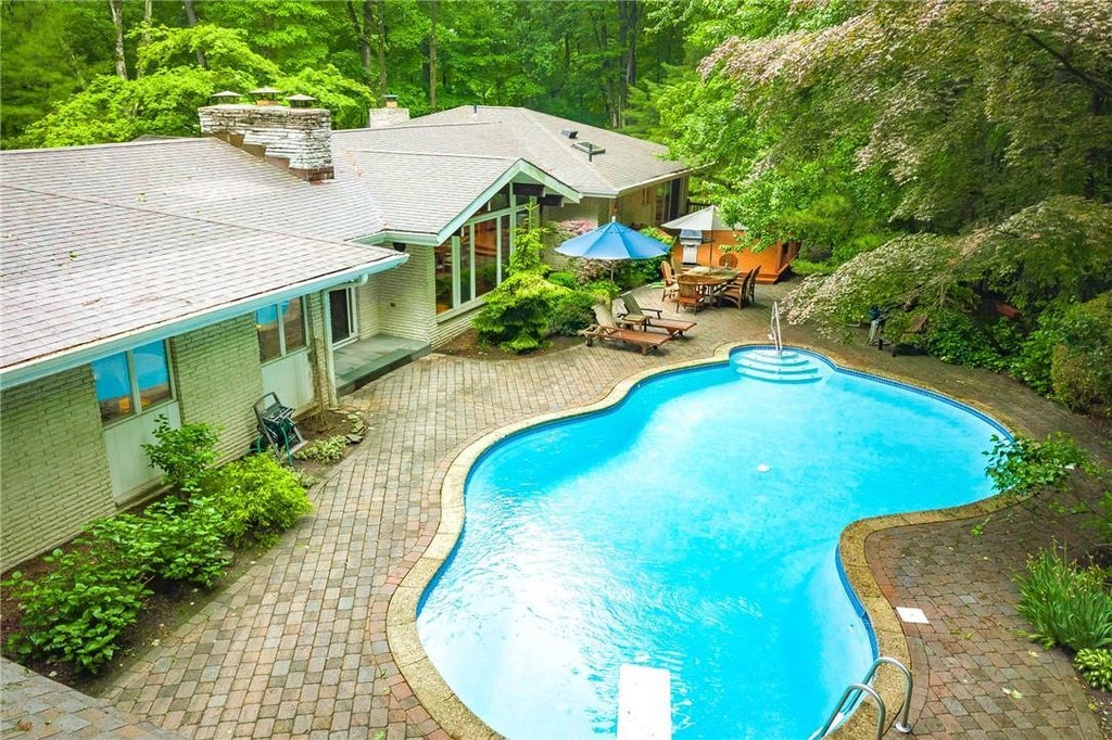 1 of 1 - 4 Brentwood Drive, Suffern, NY