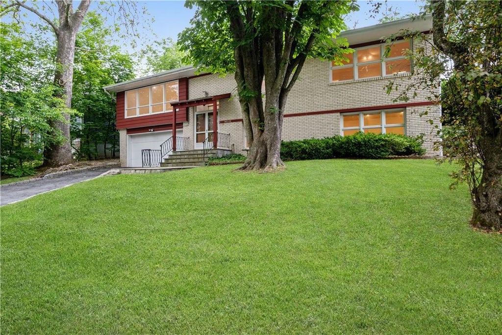 1 of 1 - 12 Parkfield Road, Scarsdale, NY