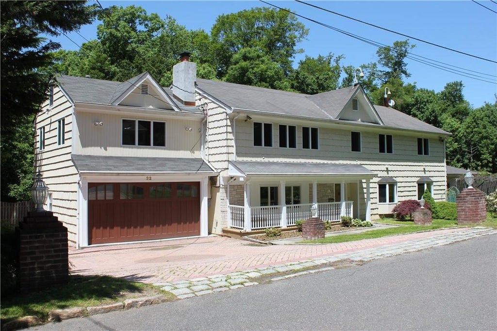 1 of 1 - 32 Medford Lane, Scarsdale, NY