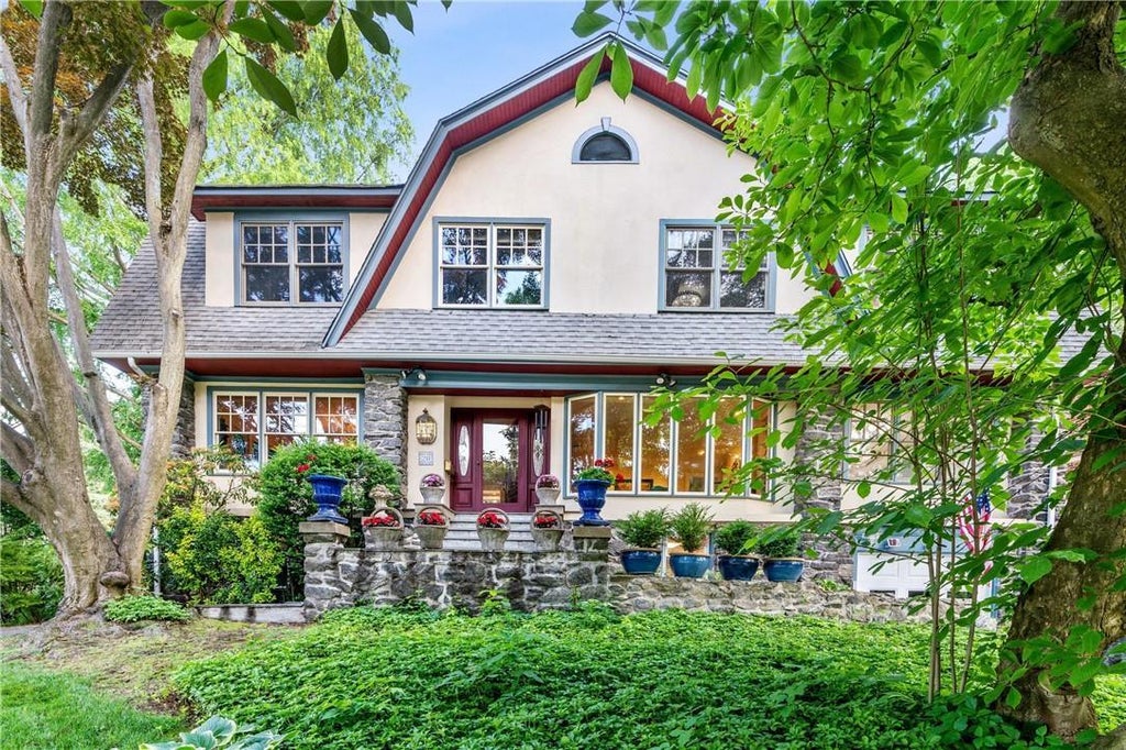 1 of 1 - 20 Crescent Road, Larchmont, NY