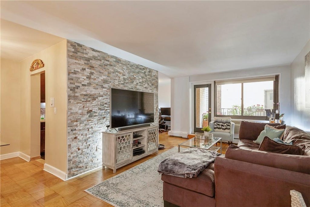 1 of 1 - 100 Hartsdale Avenue # Tlw, Hartsdale, NY