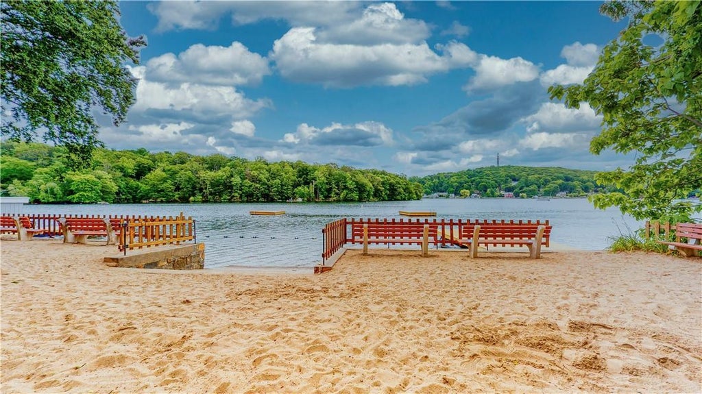 1 of 1 - 32 Rockledge Place, Mahopac, NY