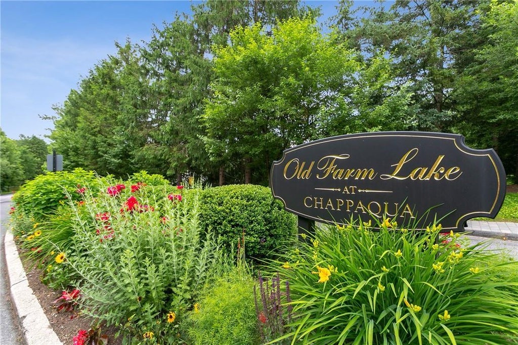 1 of 1 - 118 Stone Bridge Square # 118, Chappaqua, NY