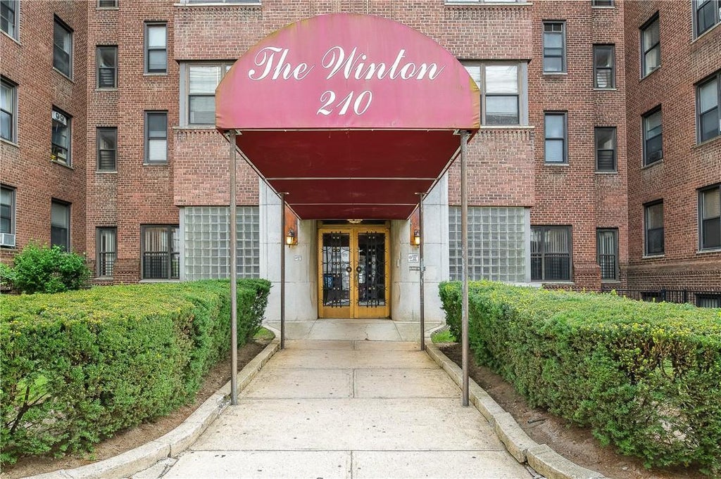 1 of 1 - 210 Martine Avenue # 6b, White Plains, NY