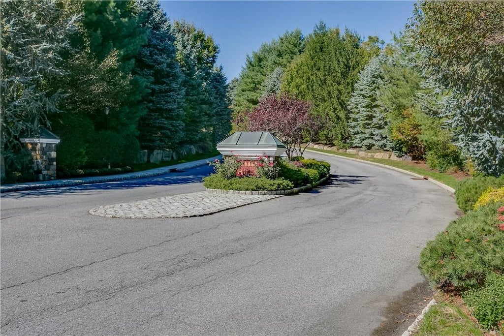 1 of 1 - 9 Agnew Farm Road, Armonk, NY