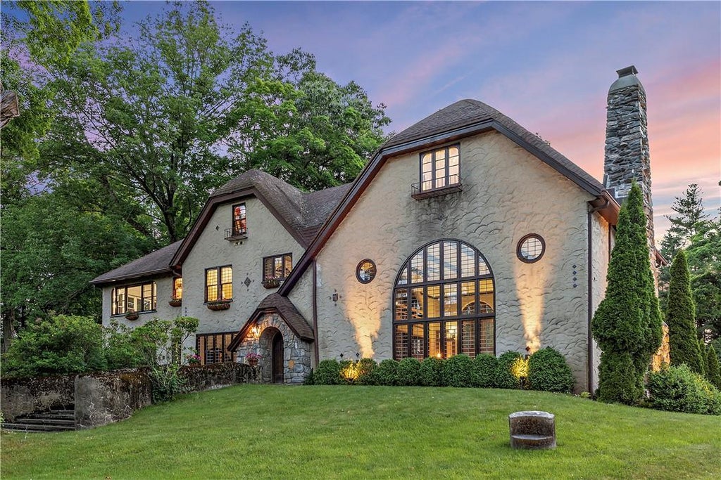 1 of 1 - 51 Granite Court, Chappaqua, NY