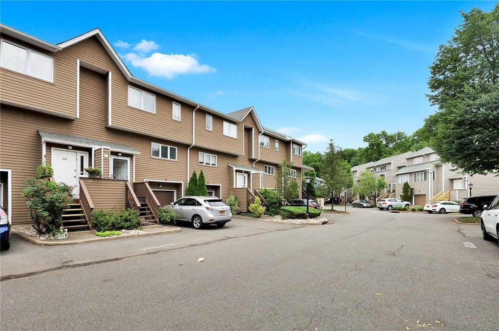 1 of 1 - 24 Village Green, Bardonia, NY