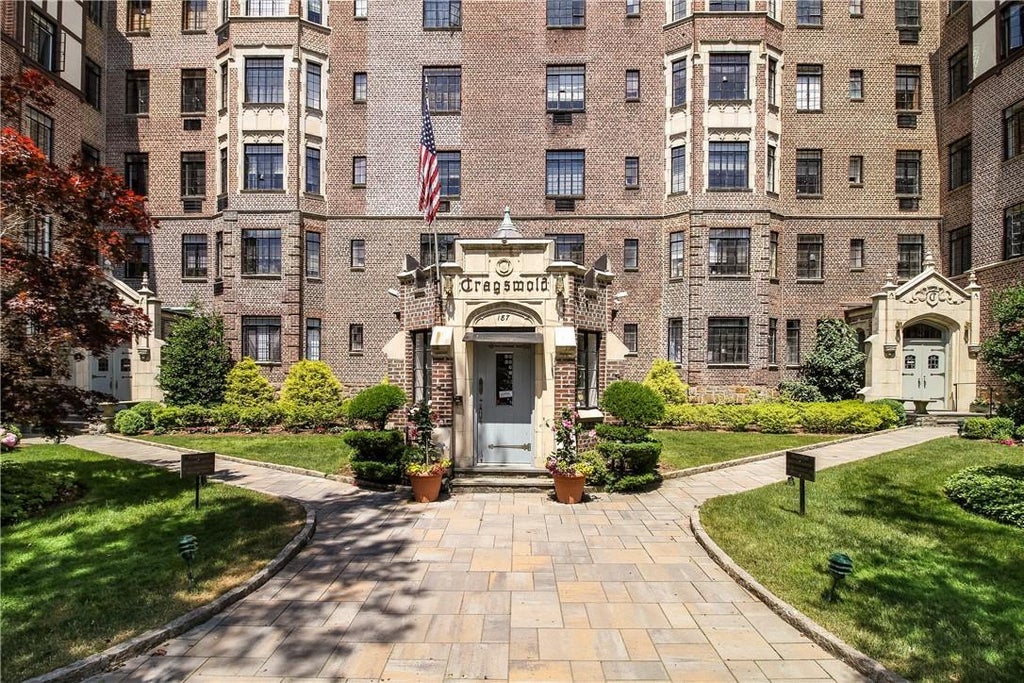 1 of 1 - 187 Garth Road 3f, Scarsdale, NY