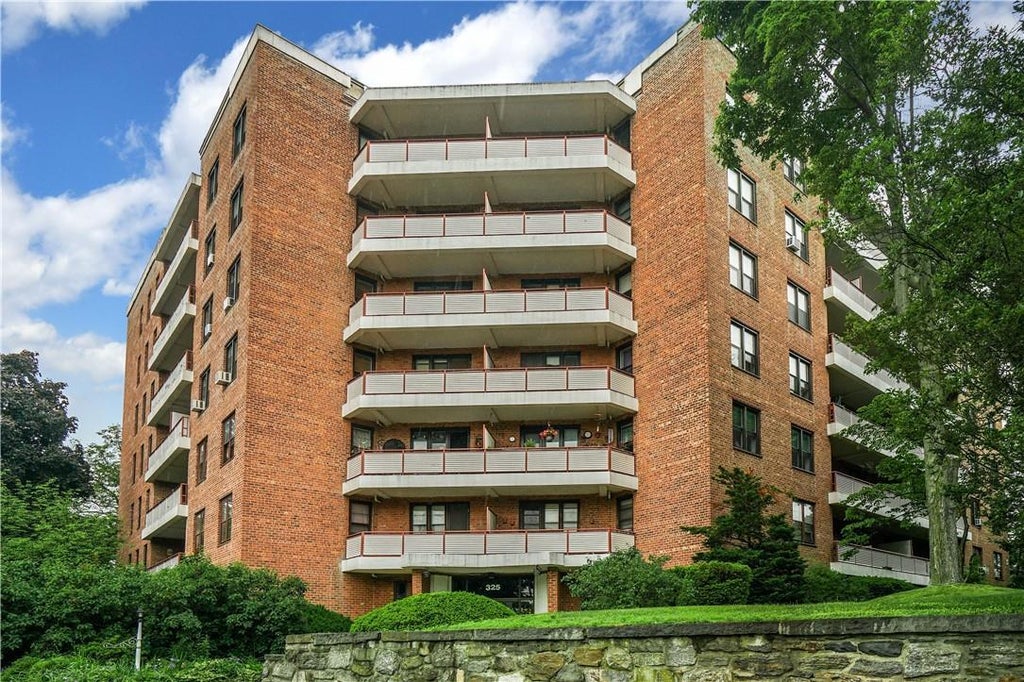 1 of 1 - 325 King St. # 2j, Port Chester, NY
