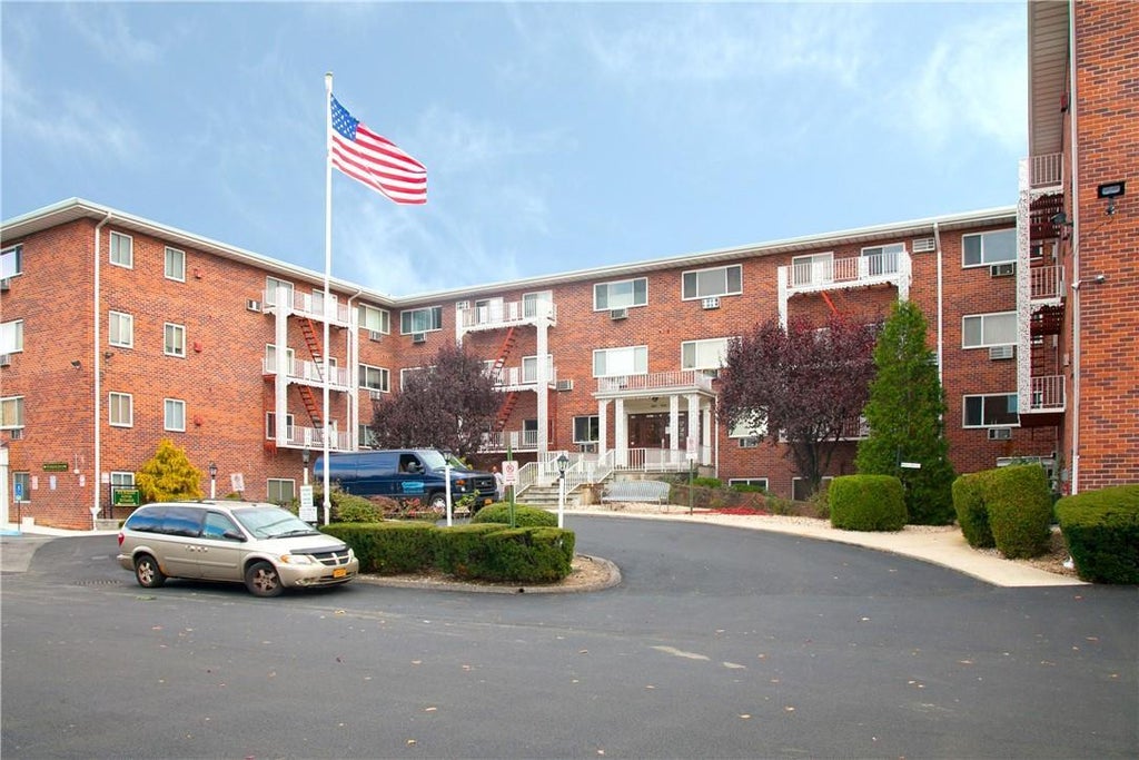 1 of 1 - 838 Pelhamdale # 1e, New Rochelle, NY