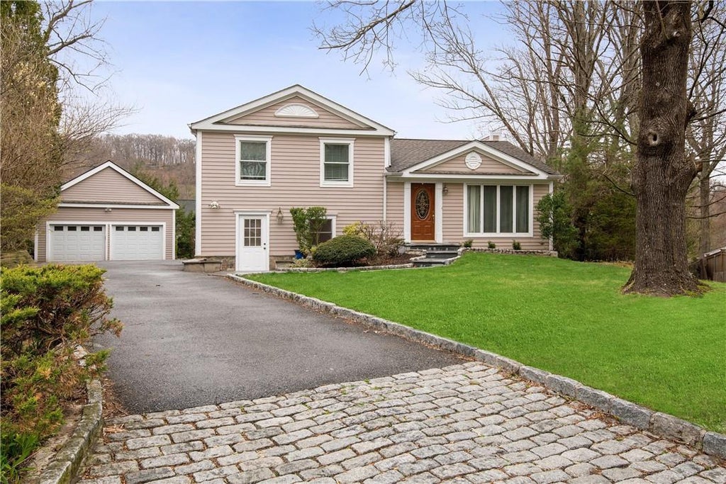 1 of 1 - 74 Dogwood Lane, Pleasantville, NY