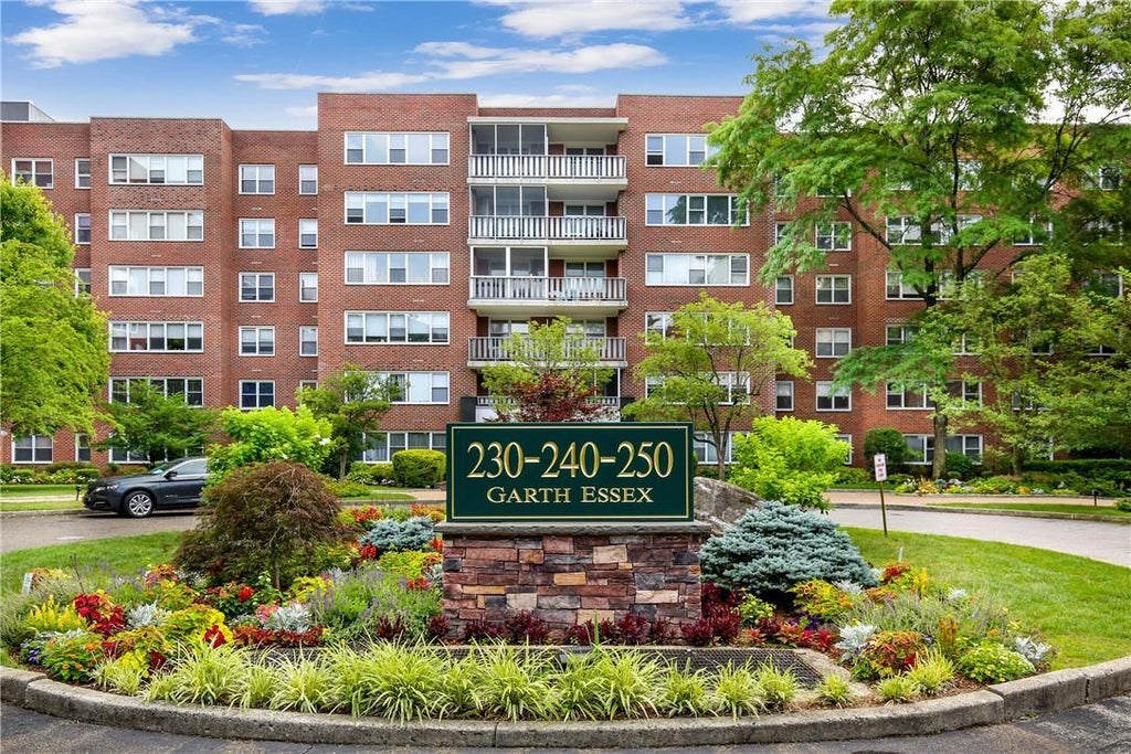 1 of 1 - 240 Garth Road 4h2, Scarsdale, NY