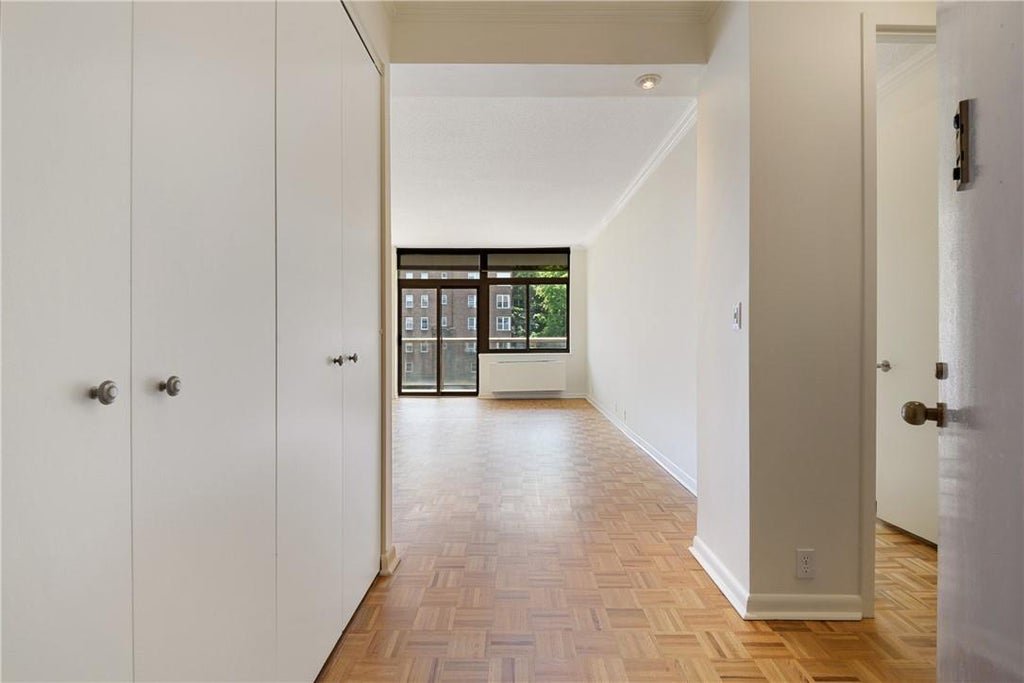 1 of 1 - 35 Chatsworth Avenue # 4r, Larchmont, NY