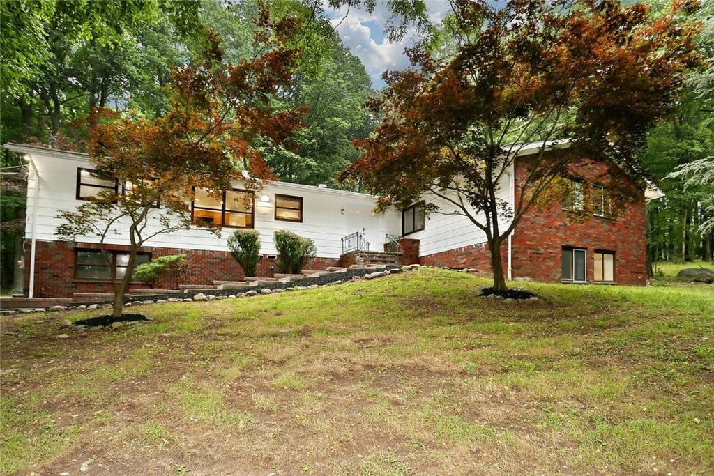 1 of 1 - 4 Boar Court, Suffern, NY