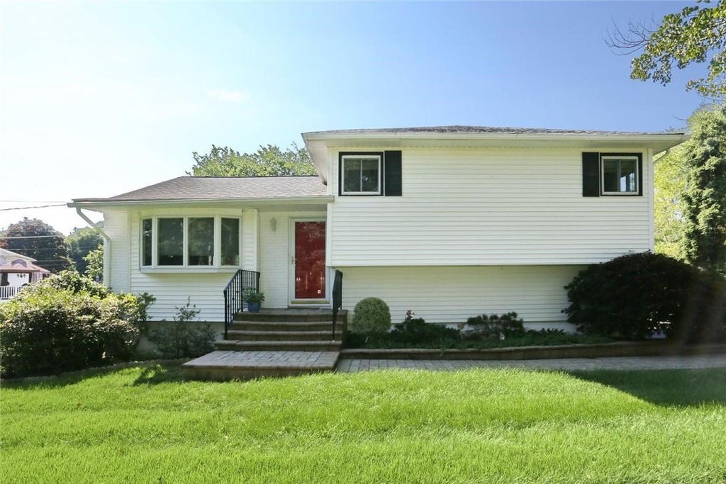1 of 1 - 5 Barry Lane, Bardonia, NY