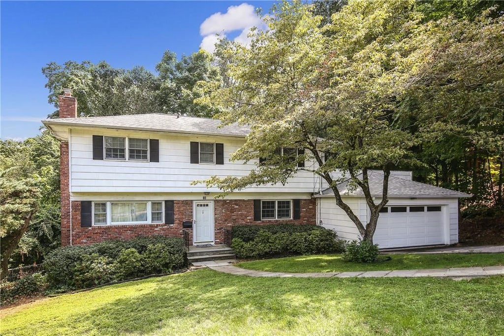 1 of 1 - 10 Magnolia Road, Scarsdale, NY