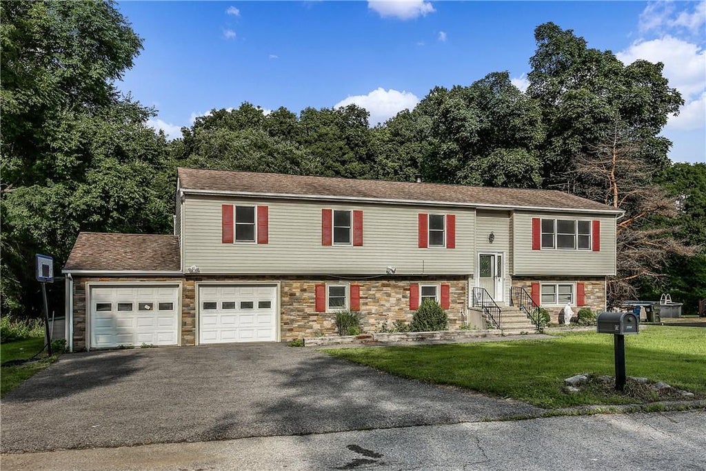 1 of 1 - 4 Pearce Place, Mahopac, NY