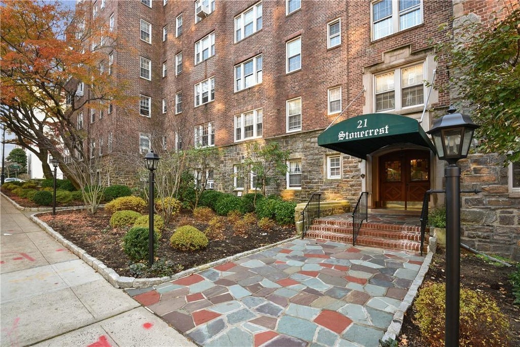 1 of 1 - 21 Chatsworth # 2l, Larchmont, NY