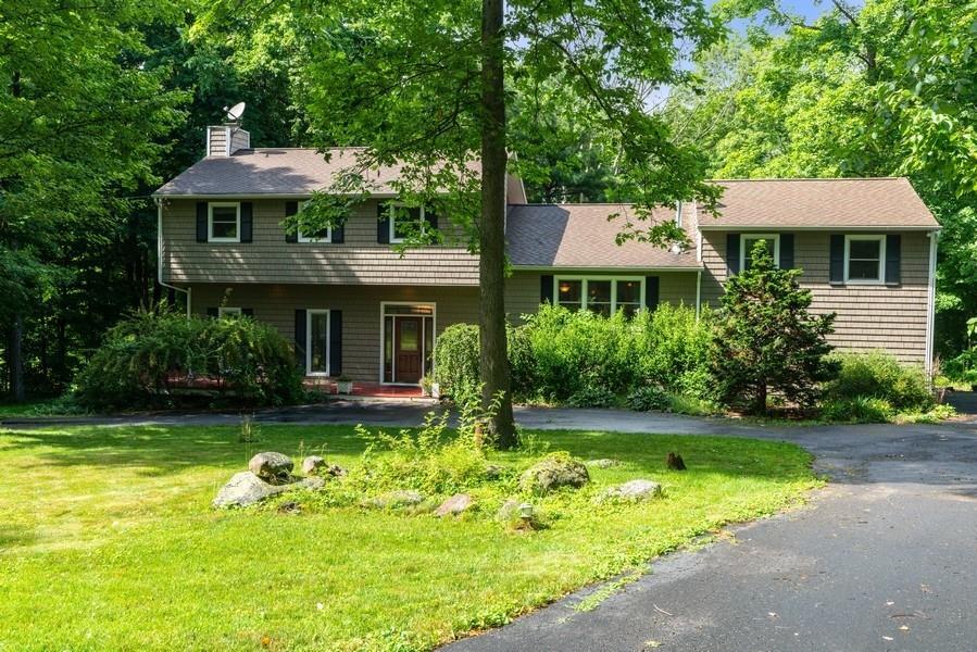 1 of 1 - 4 Queens Court, Danbury, CT