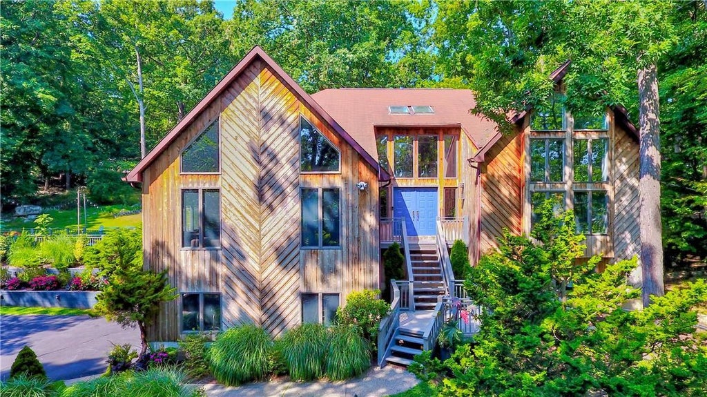 1 of 1 - 129 Mott Farm Road, Tomkins Cove, NY