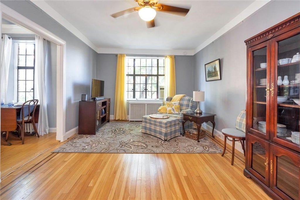 1 of 1 - 292 Main St. # 4h, White Plains, NY