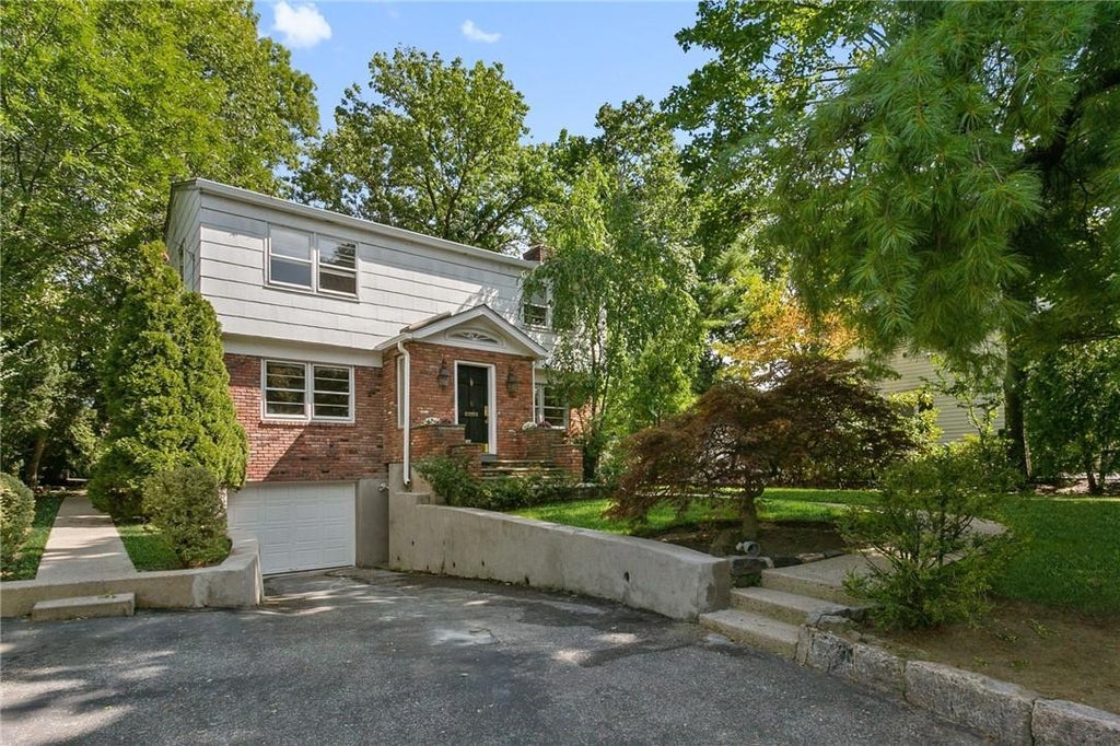1 of 1 - 6 Park Drive, Eastchester, NY
