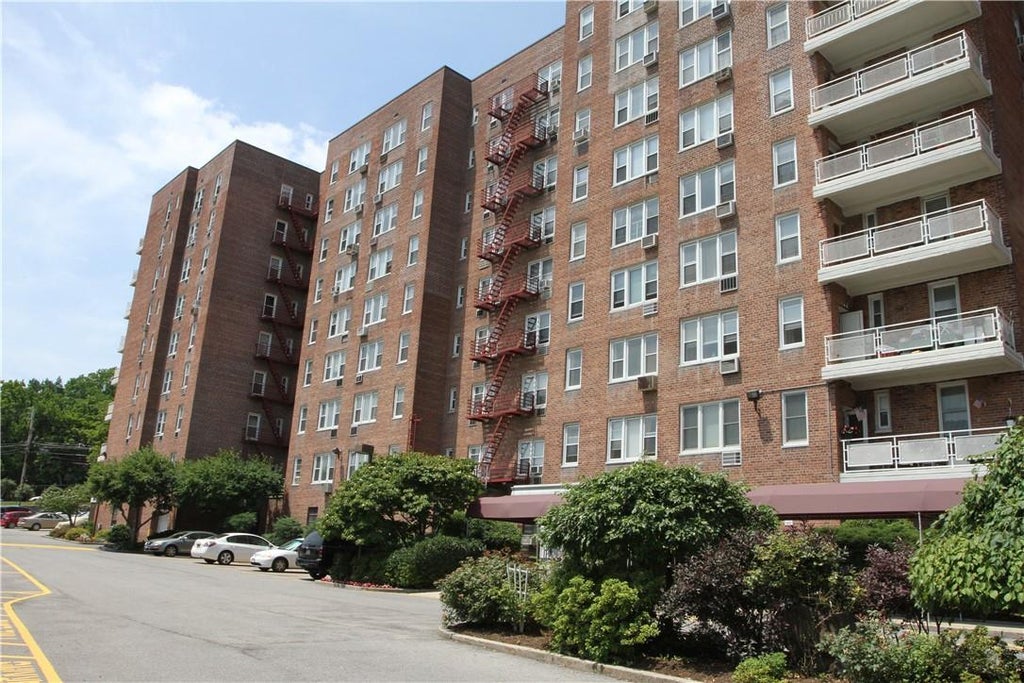 1 of 1 - 245 Rumsey Road 7s, Yonkers, NY