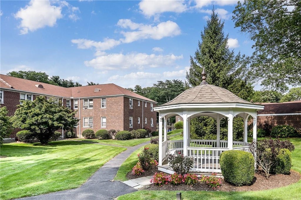1 of 1 - 1 Bryant Crescent # 2i, White Plains, NY