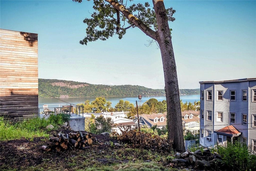 1 of 1 - 24 Aqueduct Lane # 1, Hastings-on-Hudson, NY