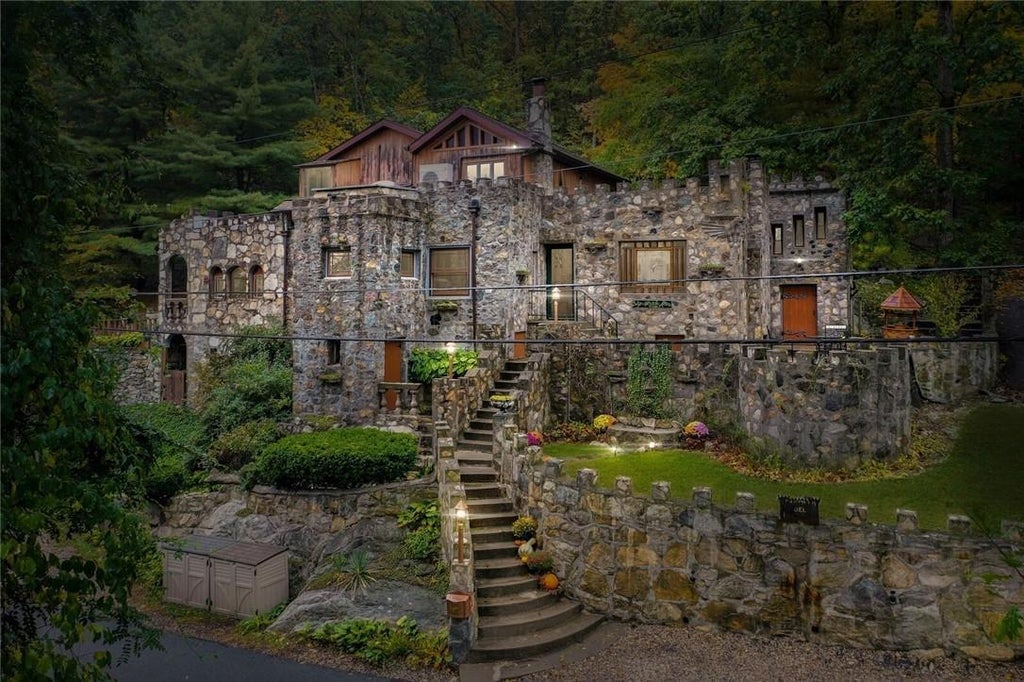 1 of 1 - 141 Tanglewylde Road, Lake Peekskill, NY