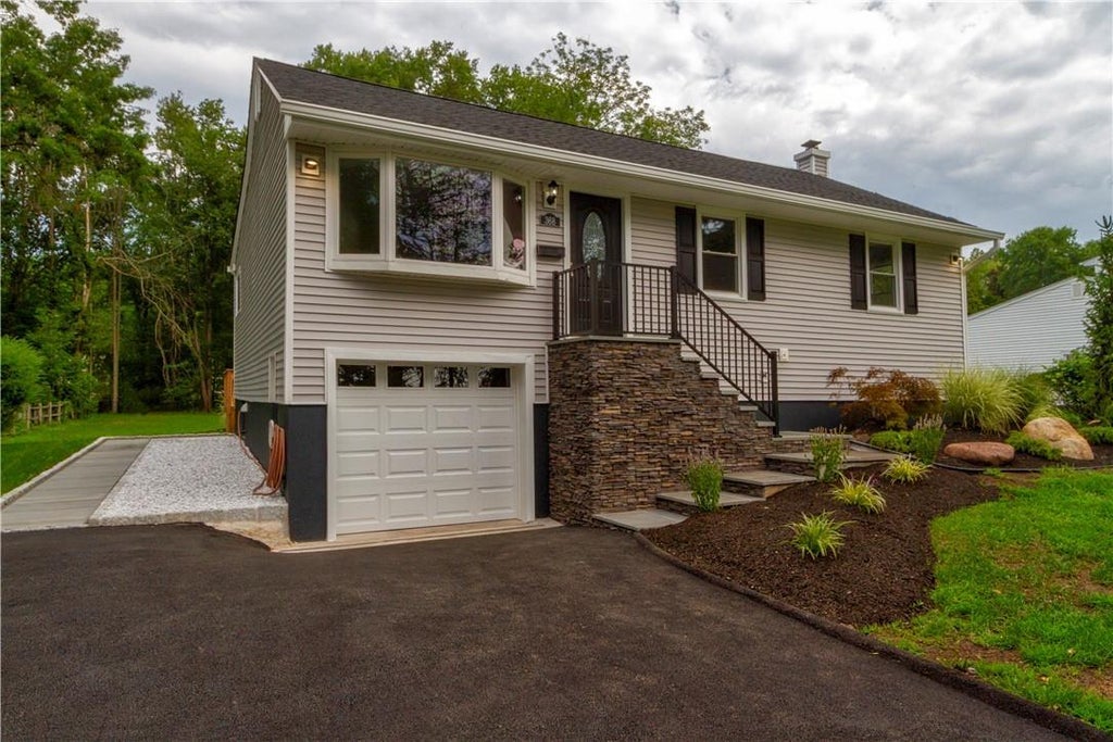 1 of 1 - 368 Convent Road, Blauvelt, NY