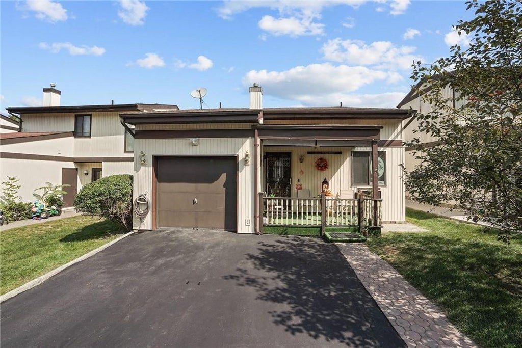 1 of 1 - 5 Allan Park Mews, Middletown, NY