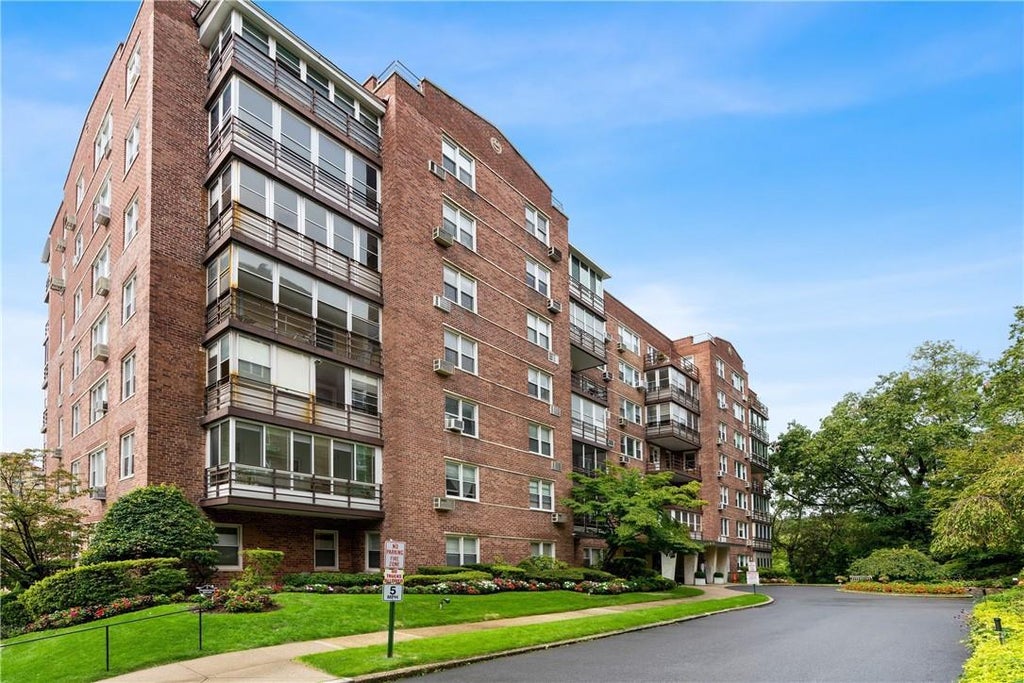 1 of 1 - 3 Washington Square # 2c, Larchmont, NY
