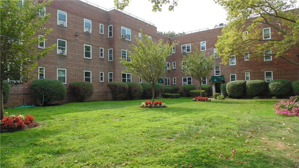 1 of 1 - 4782 Boston Post Road A-3b, Pelham, NY