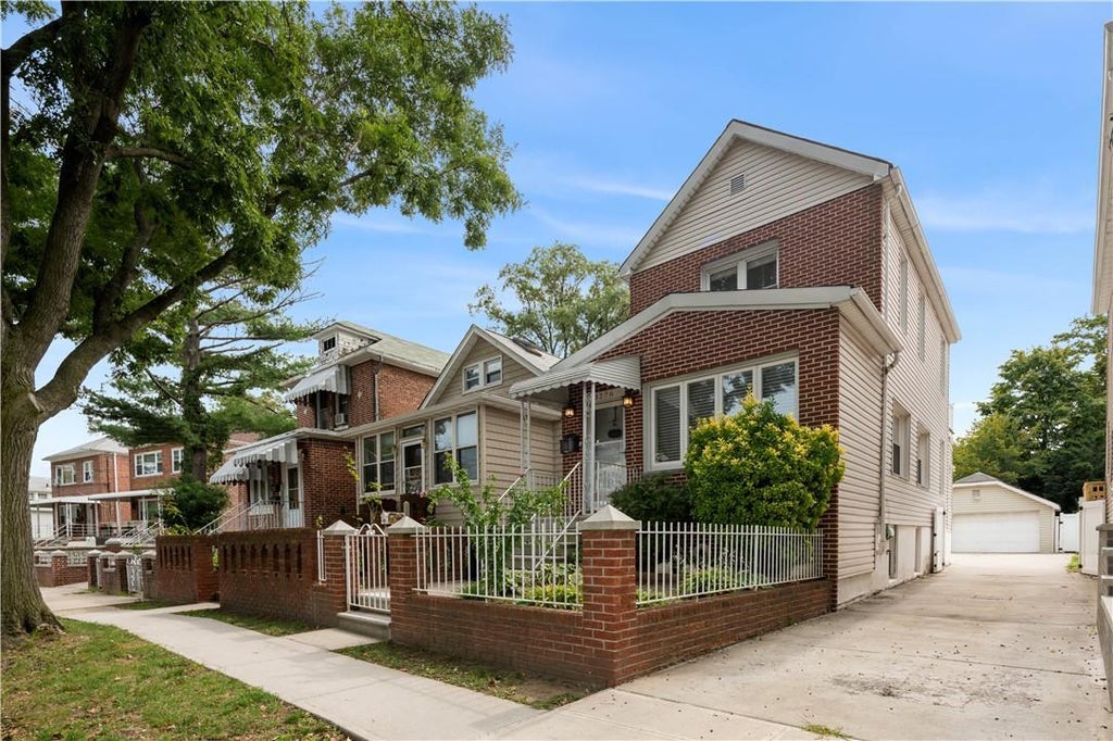 1 of 1 - 3276 Spencer Drive, Bronx, NY