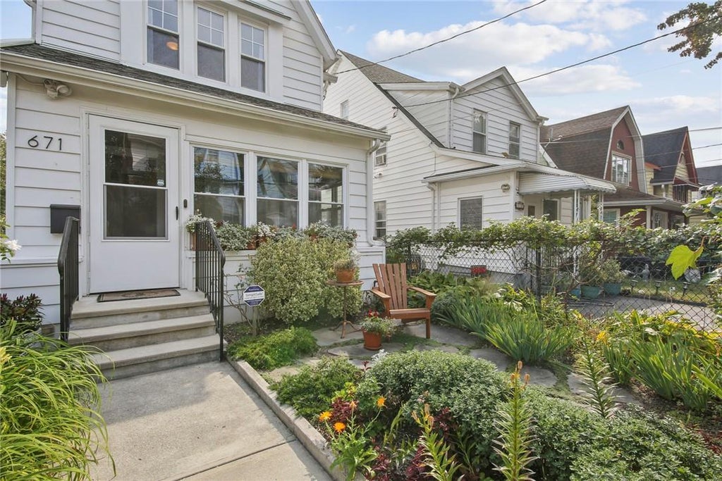 1 of 1 - 671 7th Avenue, Mount Vernon, NY