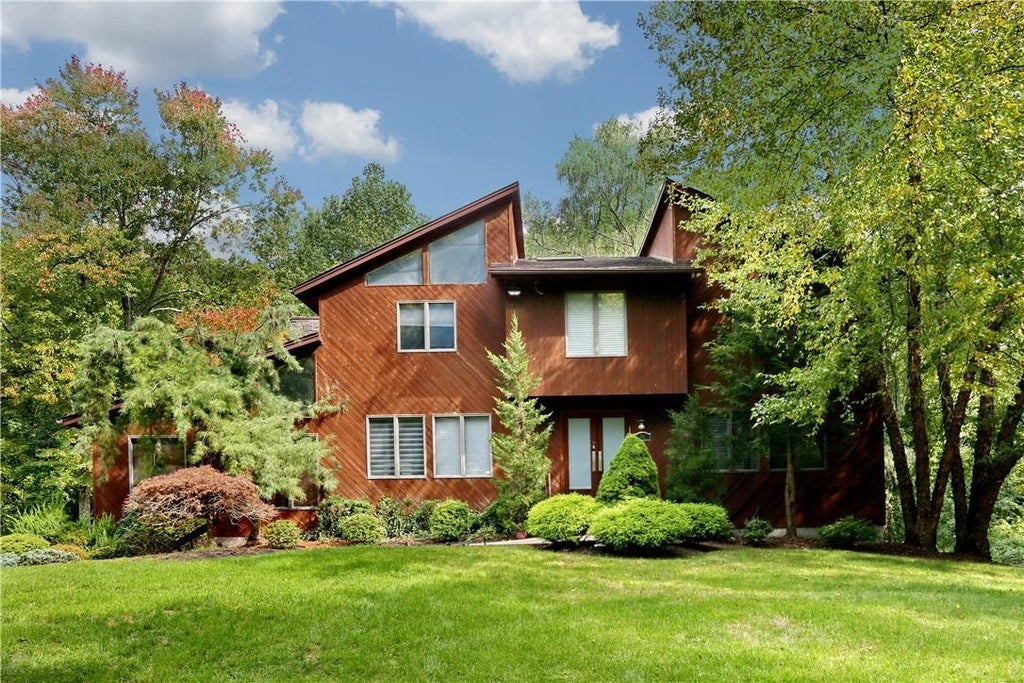 1 of 1 - 100 Cherry Lane, Airmont, NY