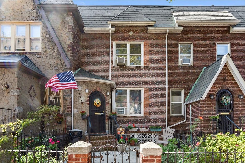 1 of 1 - 2516 35th Avenue, Astoria, NY