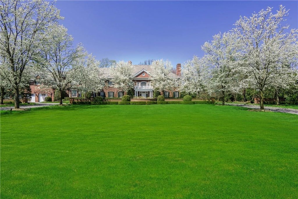 1 of 1 - 5 Stoneleigh Manor Lane, Purchase, NY