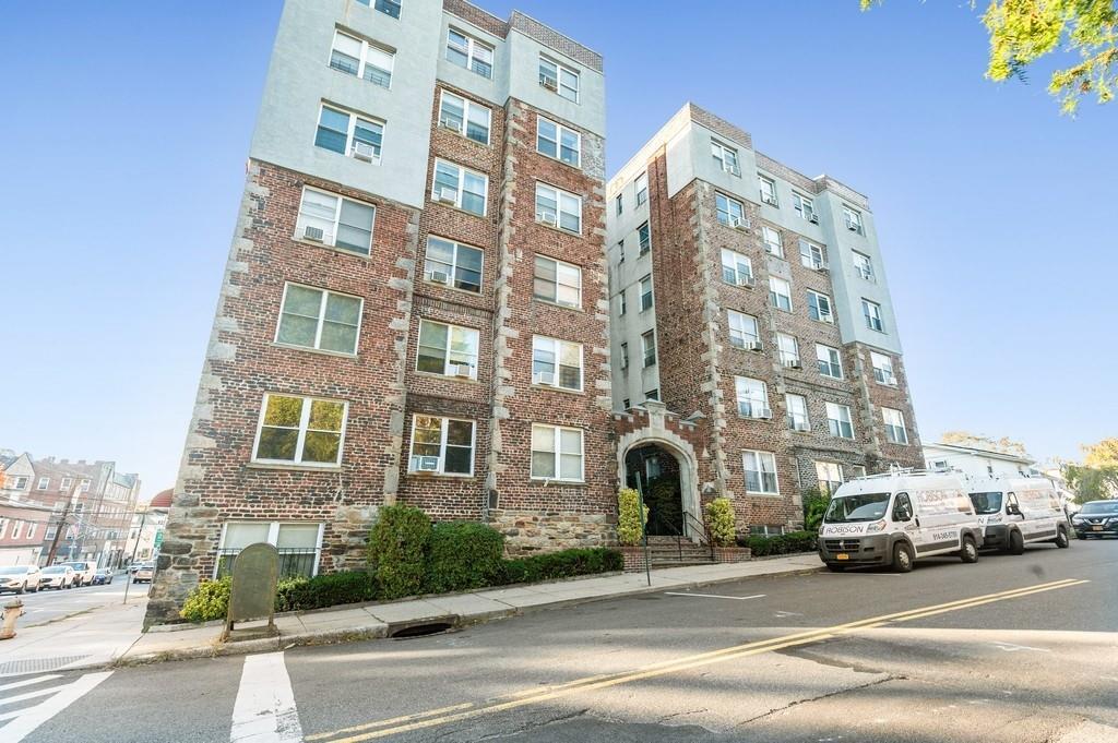 1 of 1 - 305 Sixth Avenue # 3h, Pelham, NY