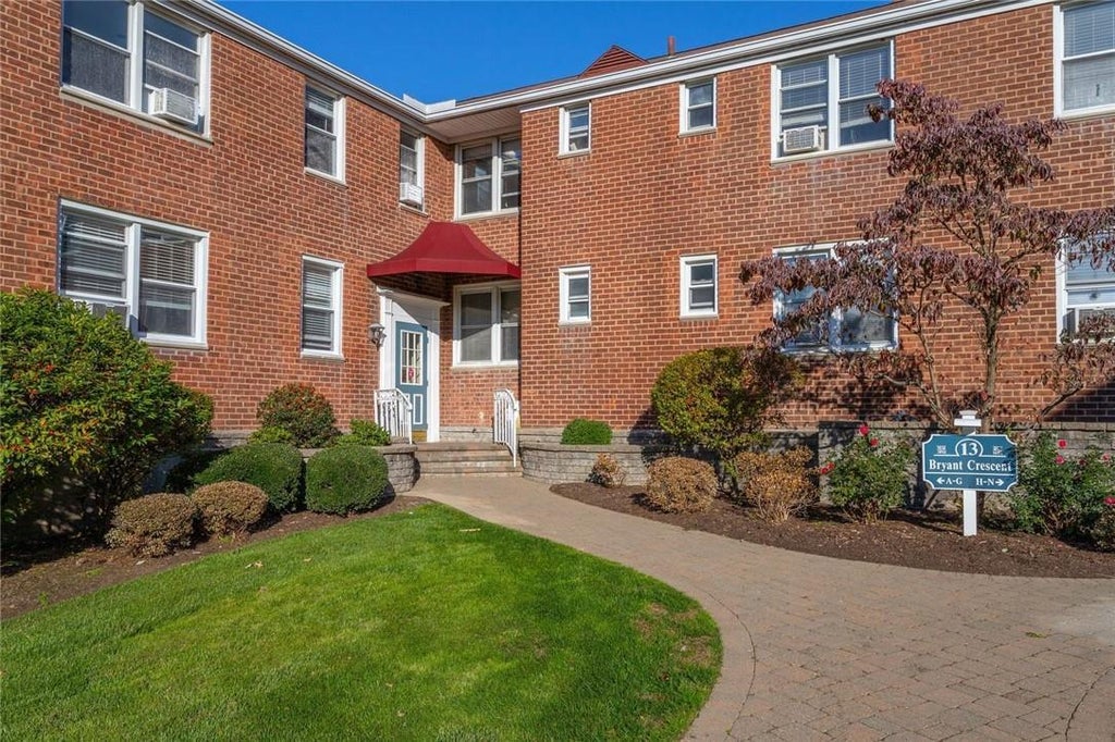 1 of 1 - 13 Bryant Crescent # 1 D, White Plains, NY