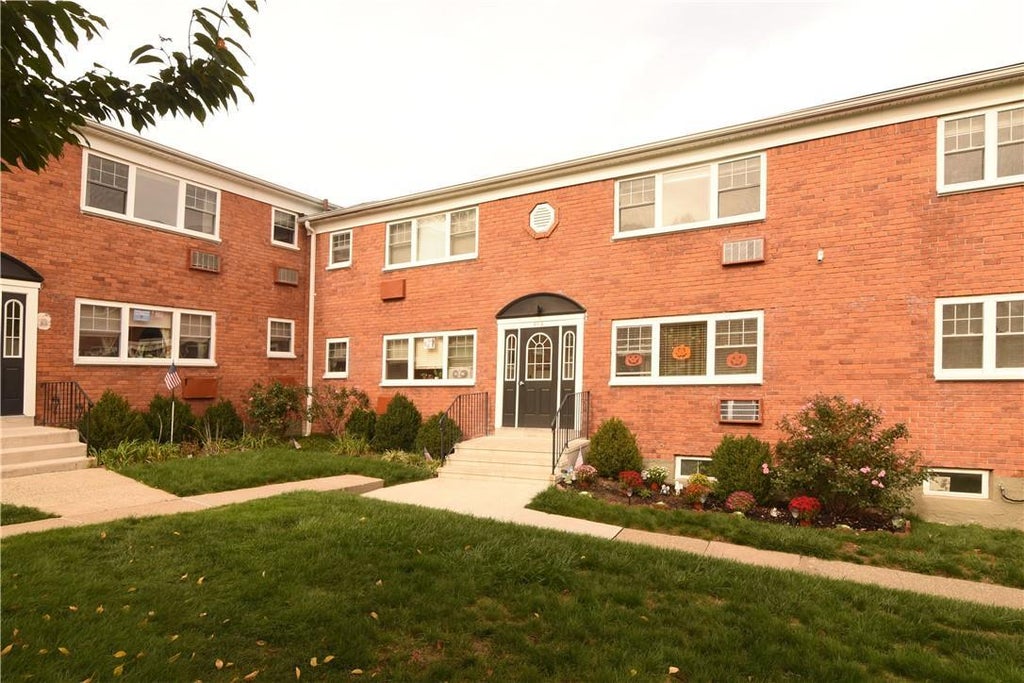 1 of 1 - 1879 Crompond # F3, Peekskill, NY