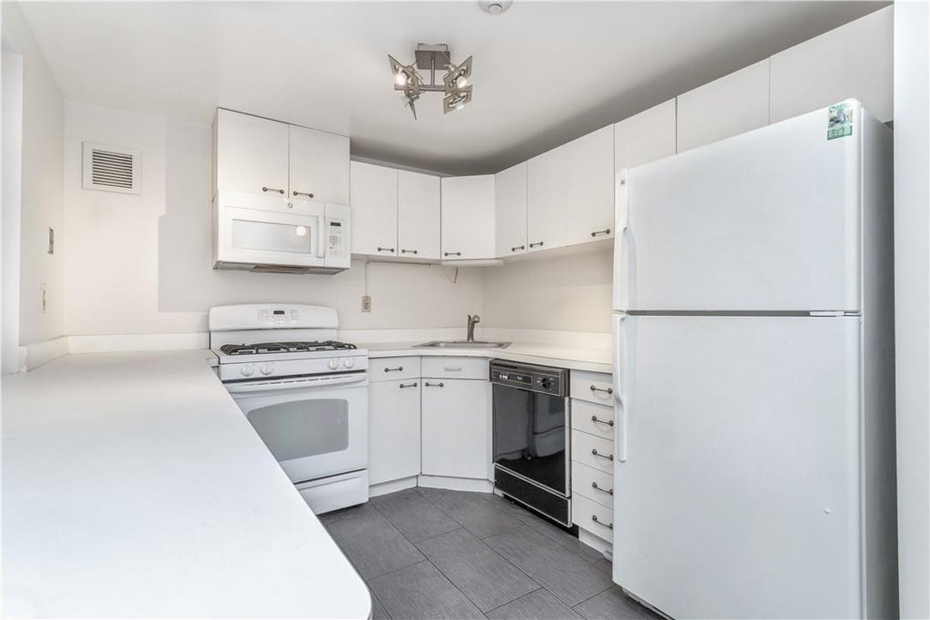1 of 1 - 1376 Midland Avenue # 410, Bronxville, NY