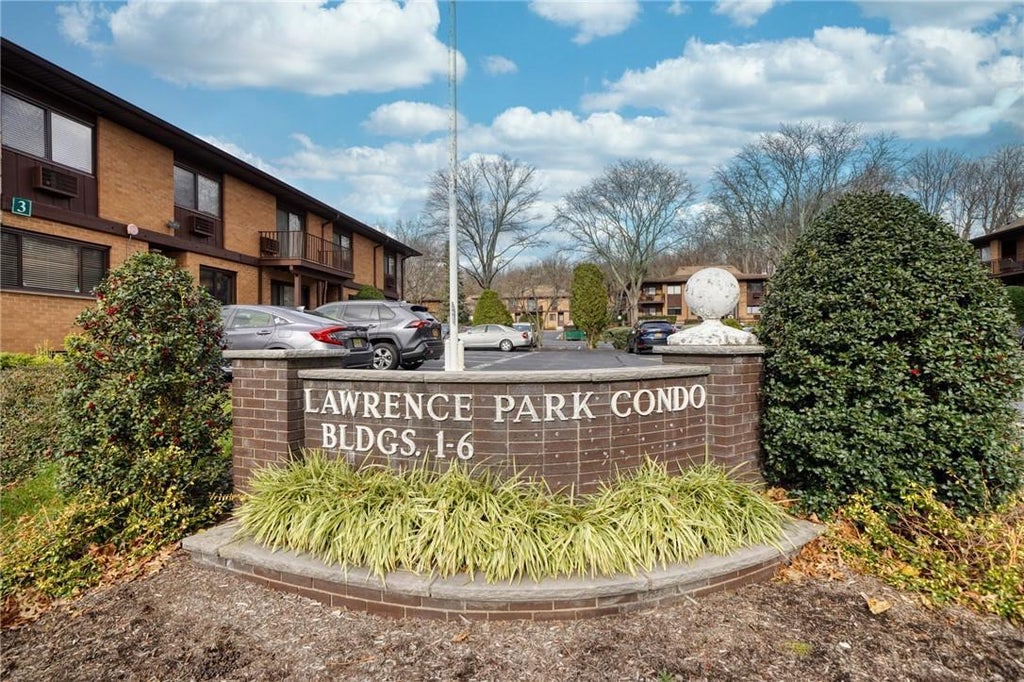 1 of 1 - 2 Lawrence Park Drive # 16, Piermont, NY